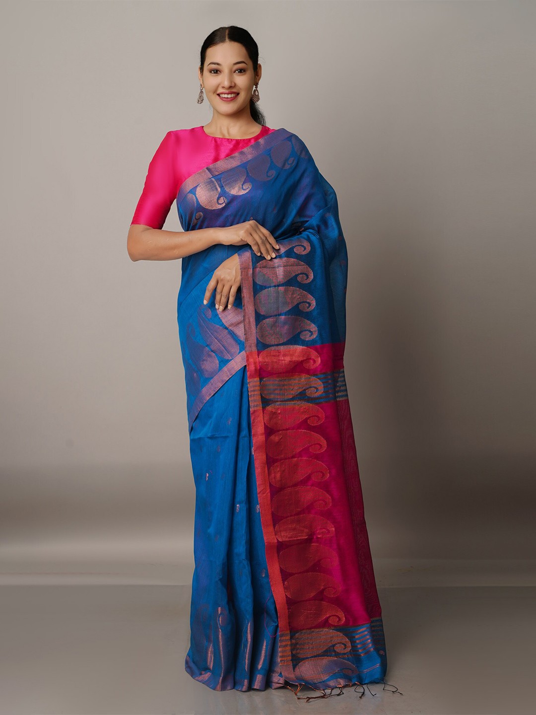 

Unnati Silks Teal & Red Ethnic Motifs Zari Silk Cotton Jamdani Saree