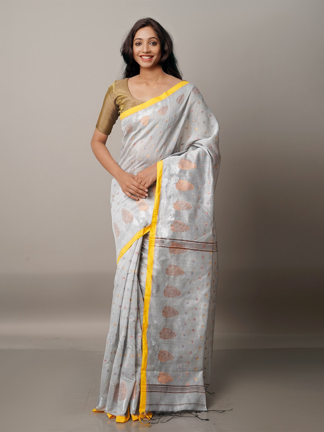 

Unnati Silks Grey Melange & Gold-Toned Ethnic Motifs Zari Silk Cotton Jamdani Saree