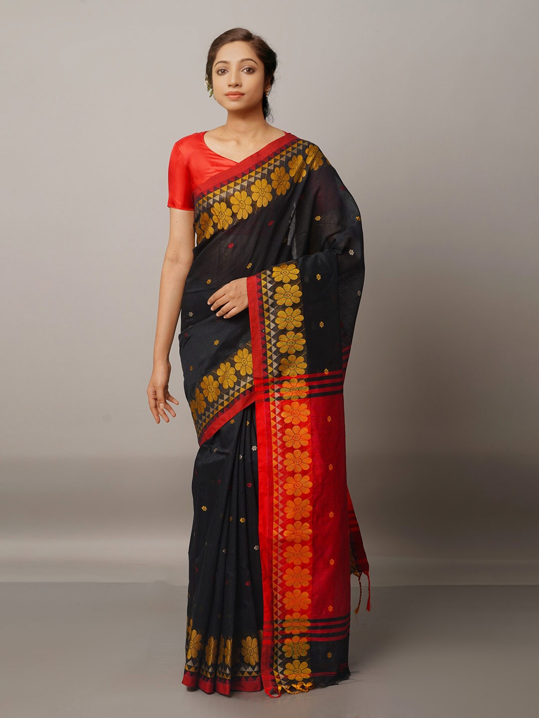 

Unnati Silks Black & Red Ethnic Motifs Silk Cotton Jamdani Saree