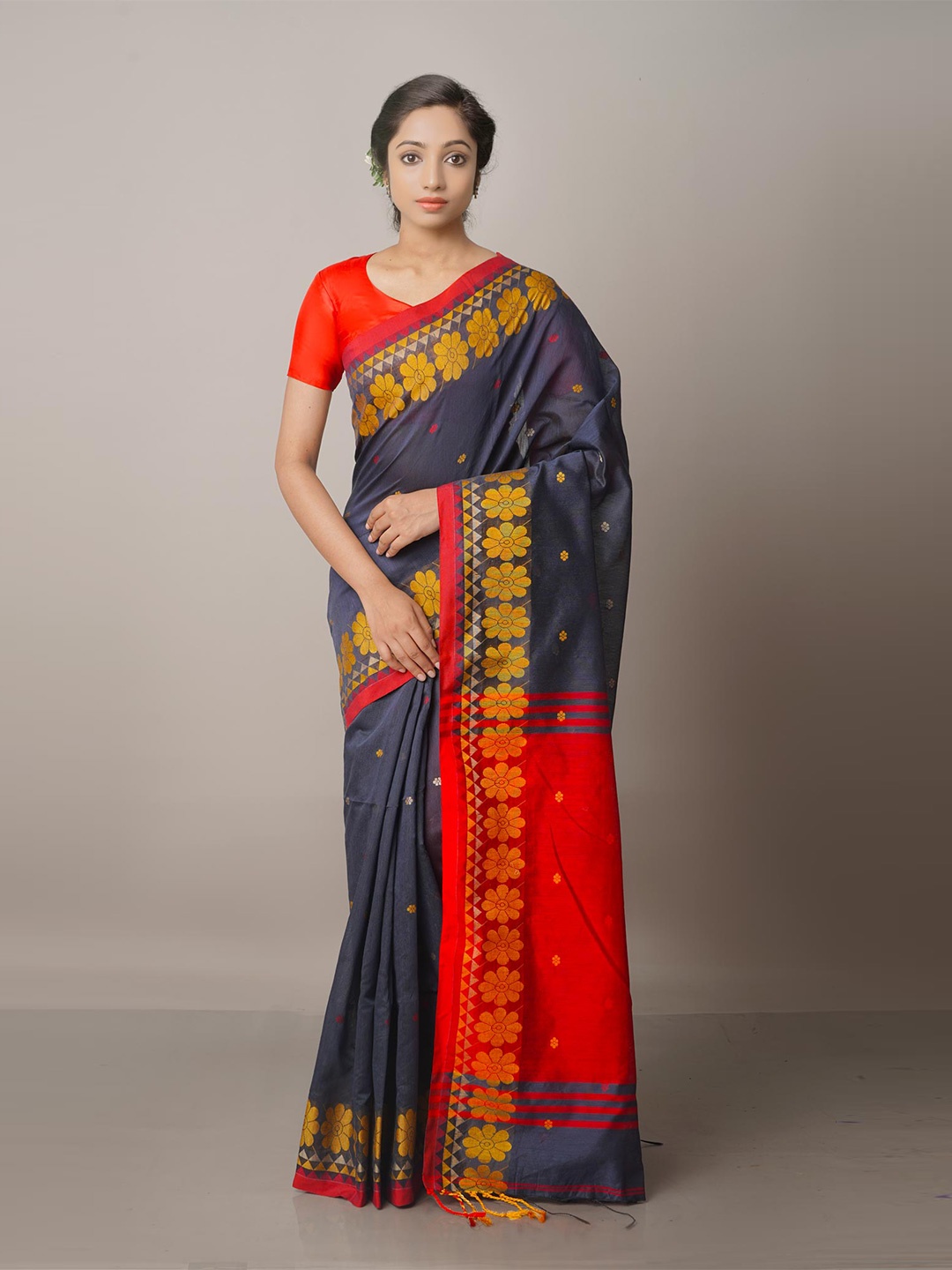 

Unnati Silks Charcoal & Red Floral Zari Silk Cotton Handloom Jamdani Saree