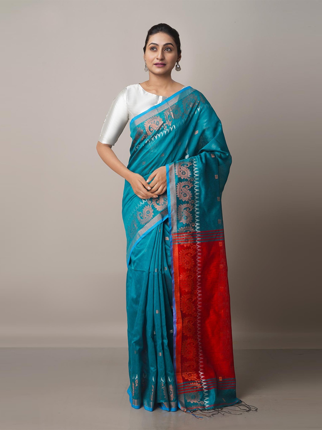 

Unnati Silks Teal & Red Paisley Zari Linen Blend Jamdani Saree