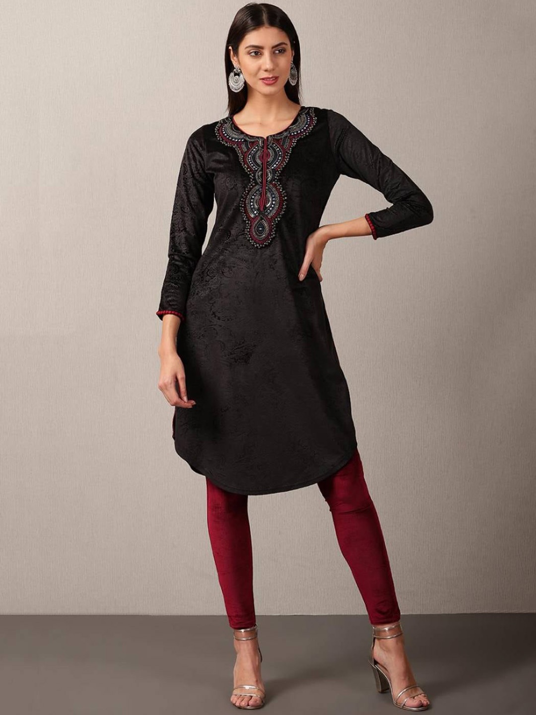 

Lakshita Paisley Embroidered Thread Work Kurta, Black