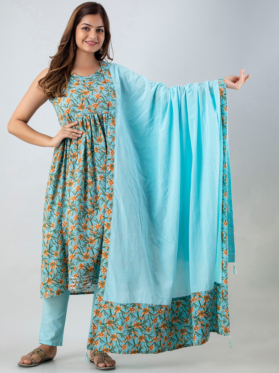 

OMASK Women Sea Green Floral Printed Empire Gotta Patti Pure Cotton Kurta with Trousers & With Dupatta