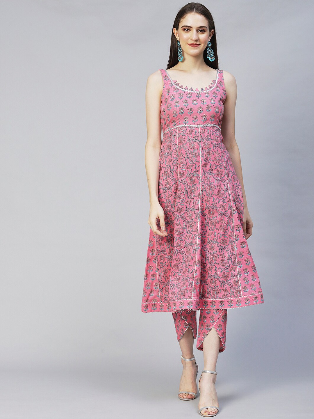 

FASHOR Women Pink Floral Embroidered Panelled Gotta Patti Pure Cotton Kurta with Trousers