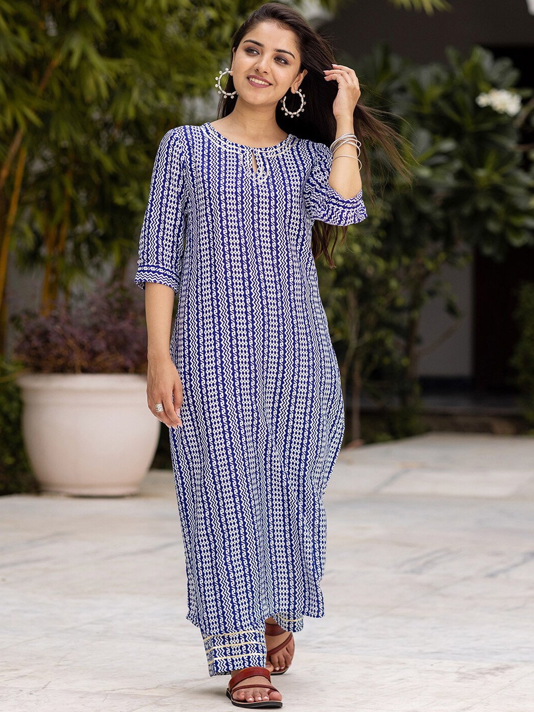 

Ambraee Women Blue & White Printed Gotta Patti Kurta with Trousers