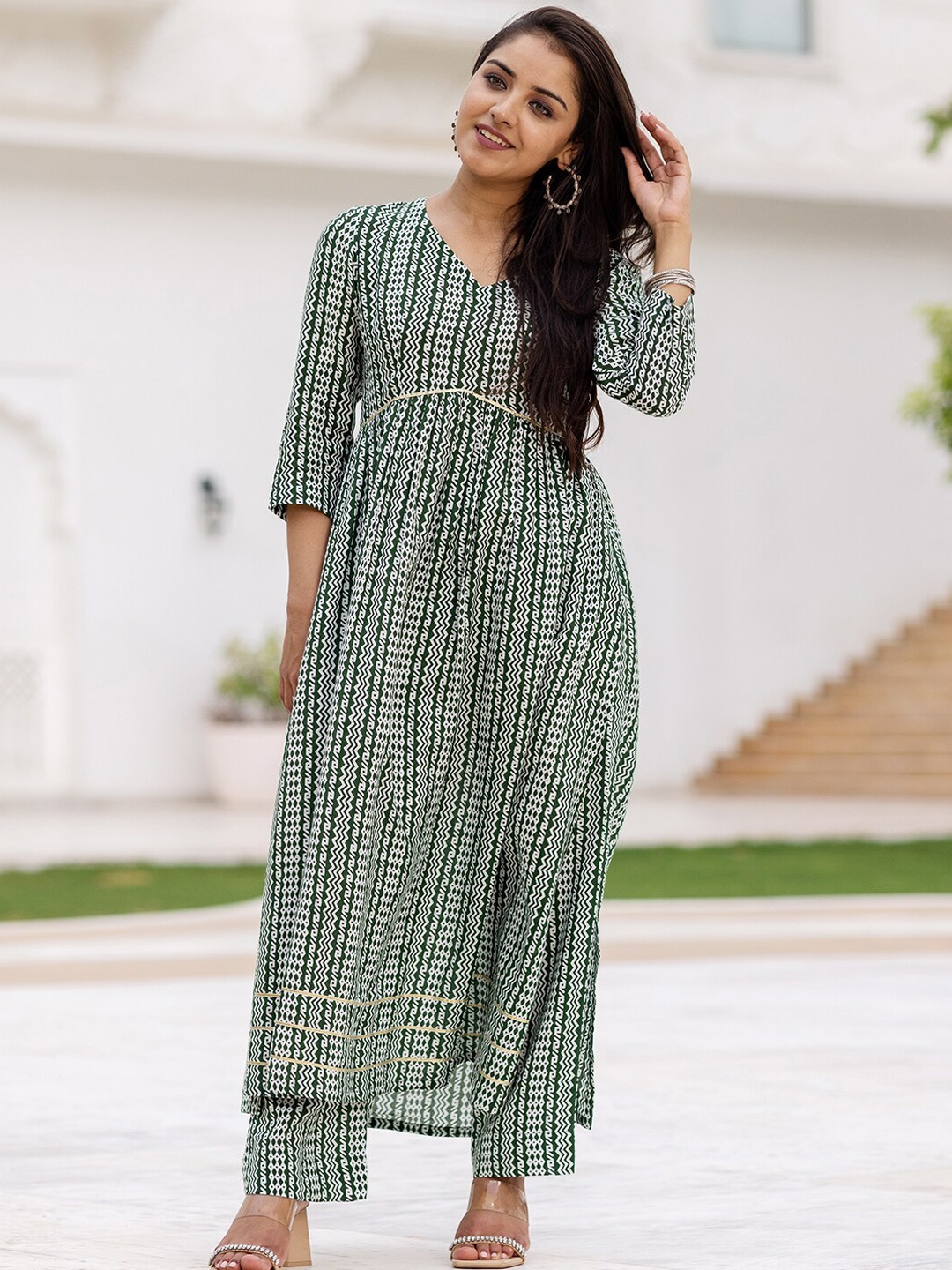 

Ambraee Women Green Tribal Printed Kurta with Trousers