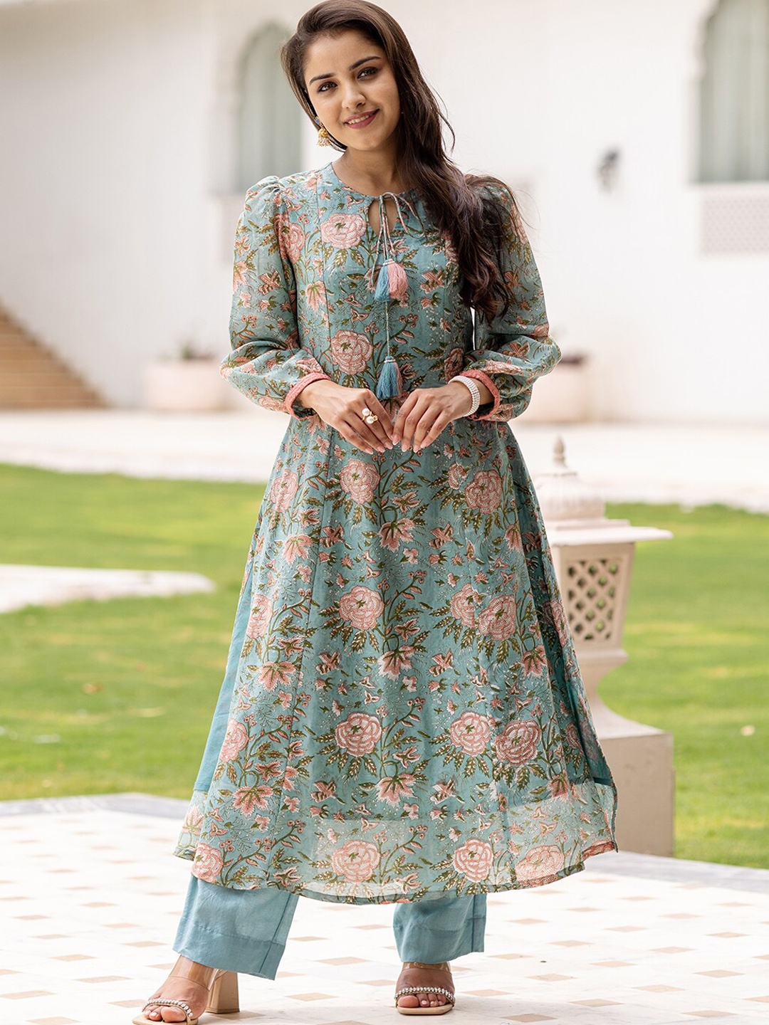

Ambraee Women Teal Floral Printed Kurta with Trouser Set