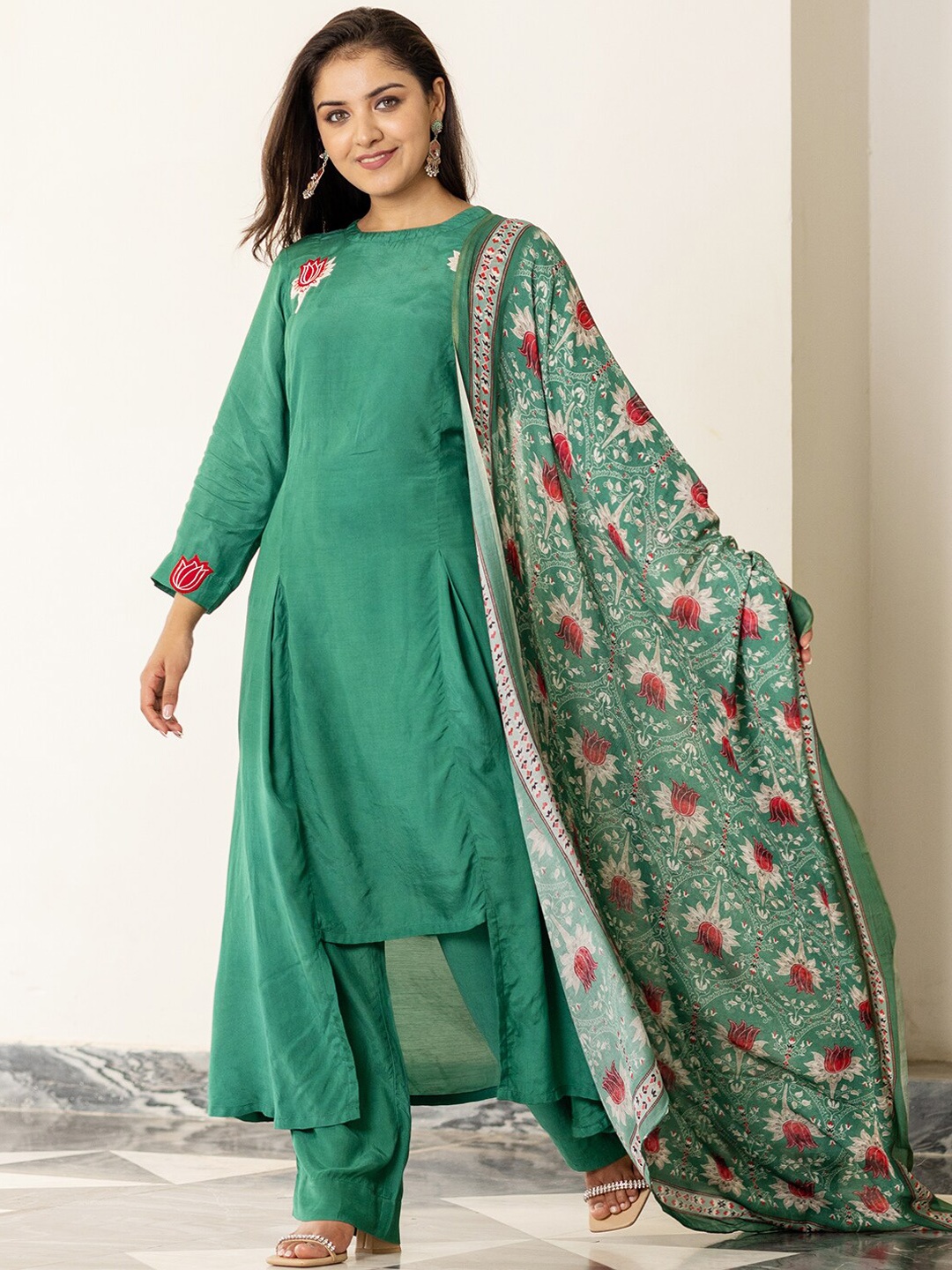 

Ambraee Women Green Panelled Applique Kurta with Trousers With Dupatta