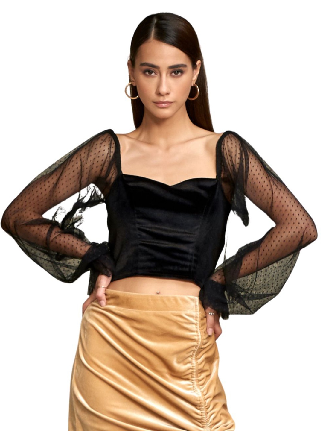 

Style Island Women Black Sweetheart Neck Velvet Crop Top