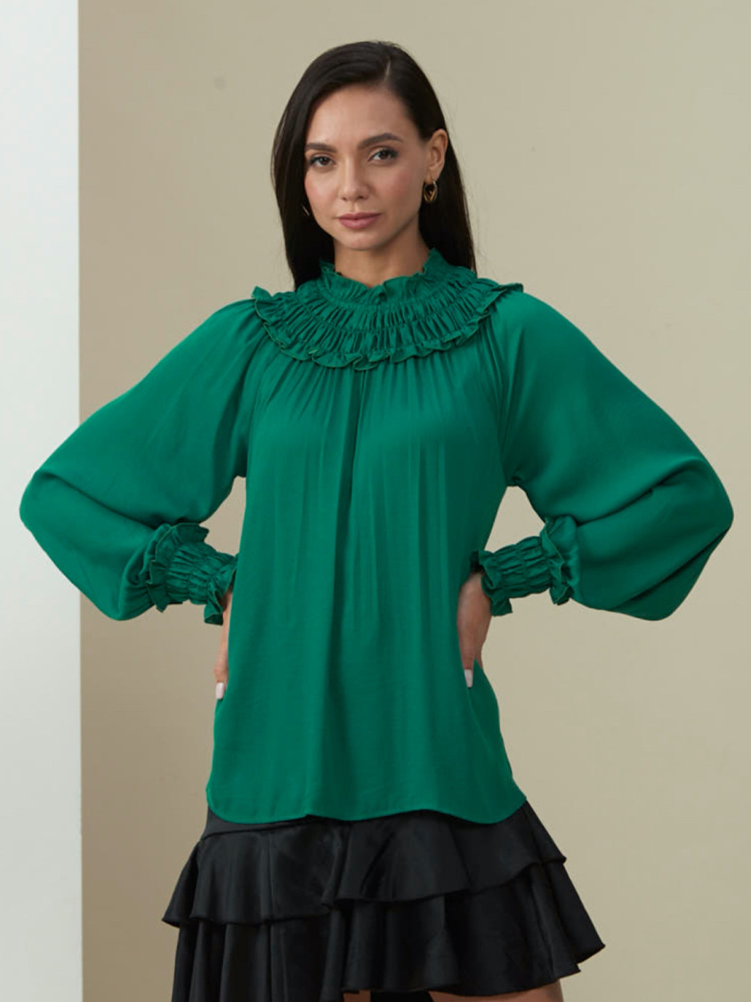 

Style Island Green Solid Smocked Top