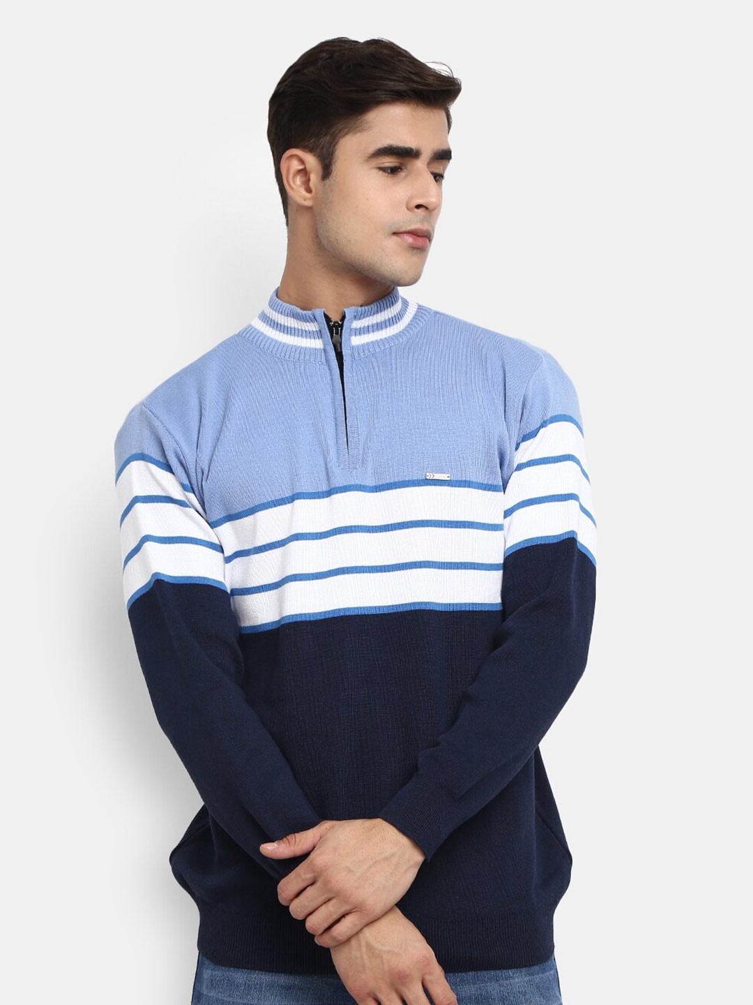 

V-Mart Men Blue Colourblocked Sweatshirt