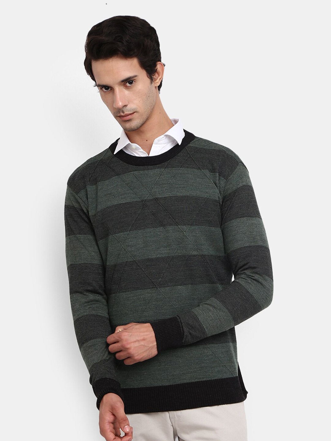 

V-Mart Men Green Striped Fleece Sweatshirt