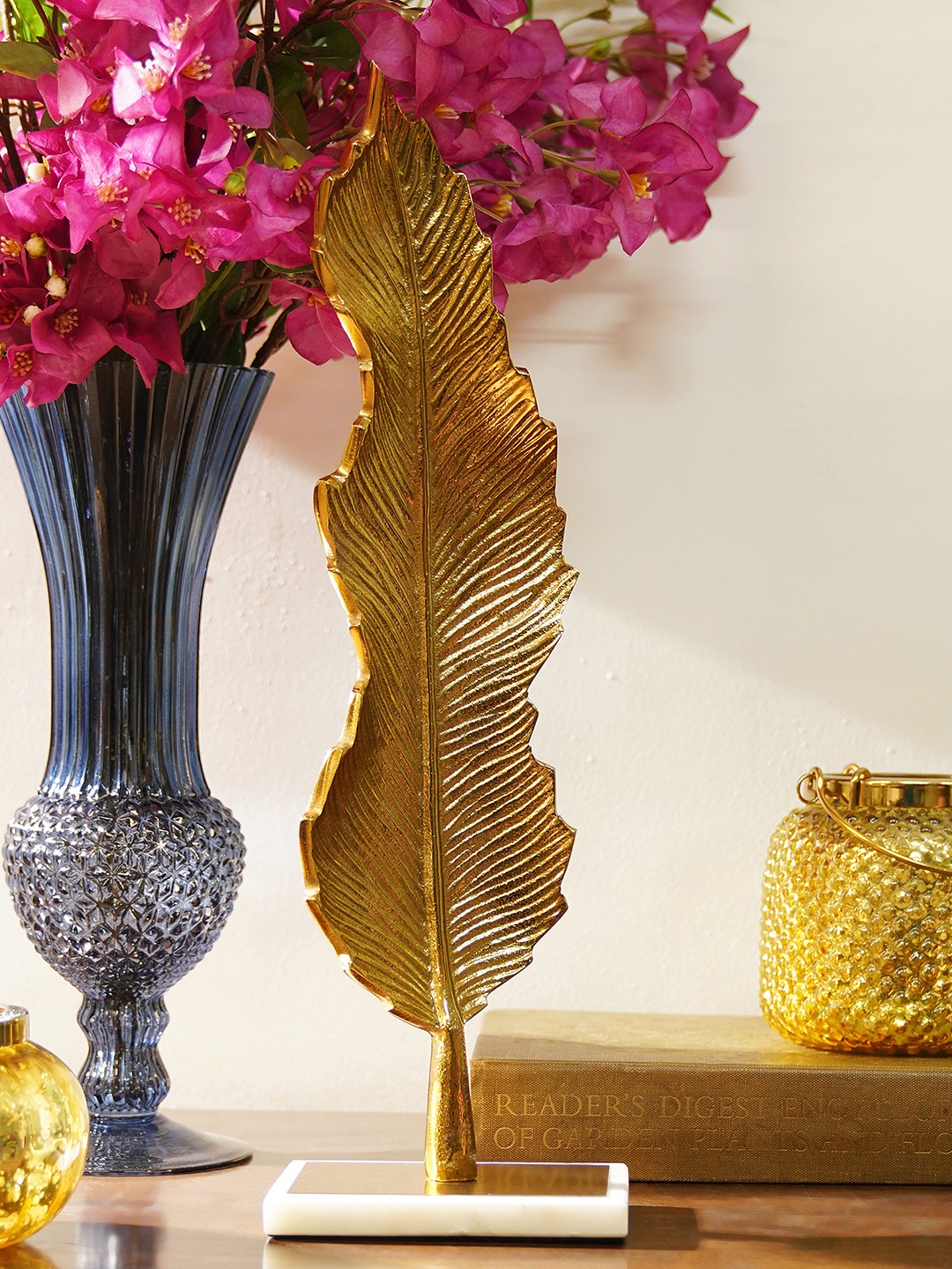 

Pure Home and Living Gold-Coloured Leaf Stand Showpiece