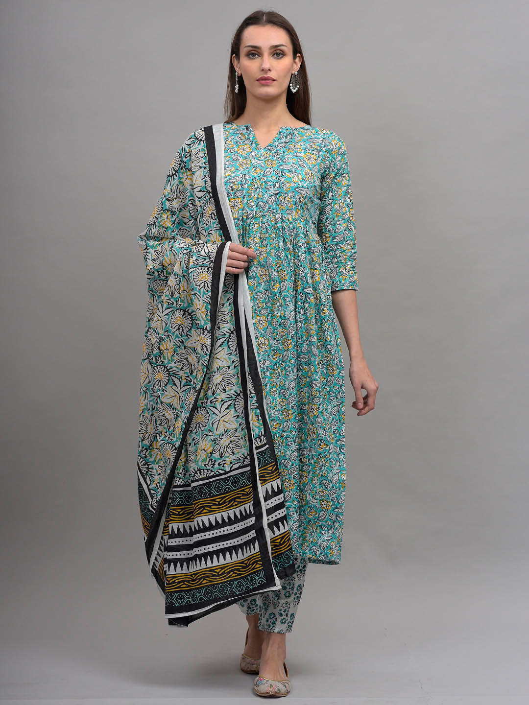 

OMASK Women Green Ethnic Motifs Printed Pure Cotton Kurta with Trousers & With Dupatta