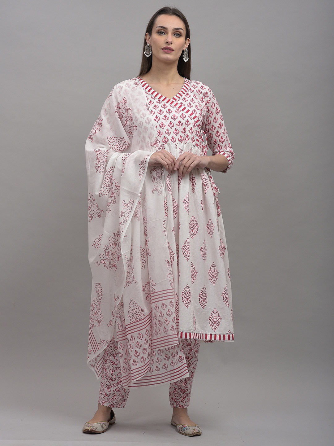 

OMASK Women White Floral Yoke Design Pure Cotton Kurta with Trousers & With Dupatta