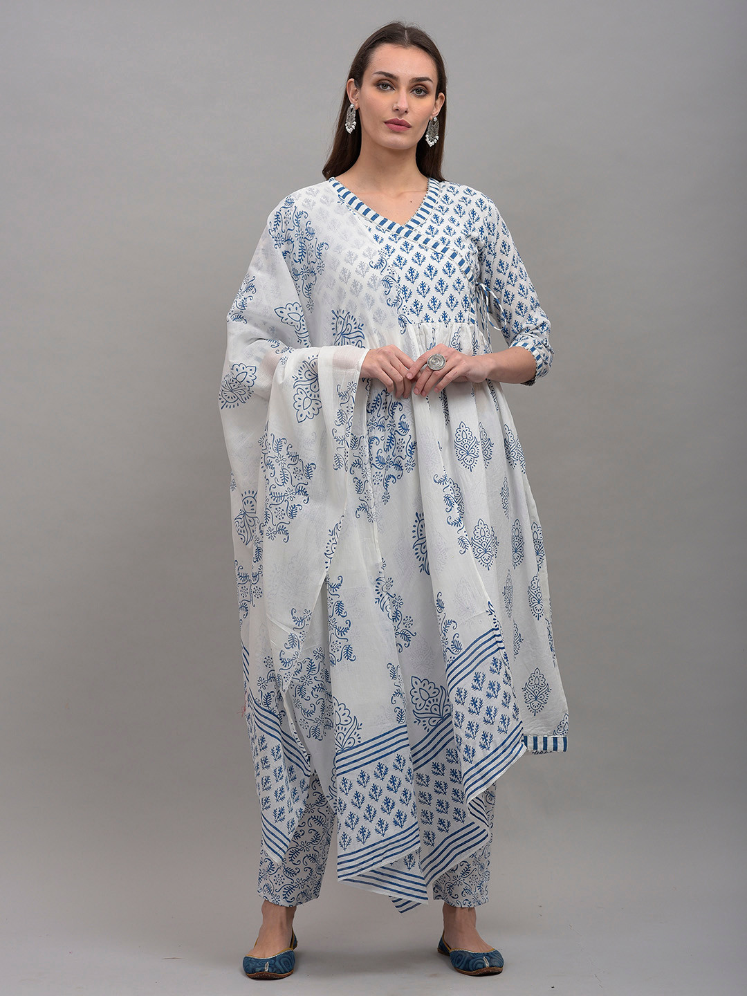 

OMASK Women White Floral Yoke Design Pure Cotton Kurta with Trousers & With Dupatta