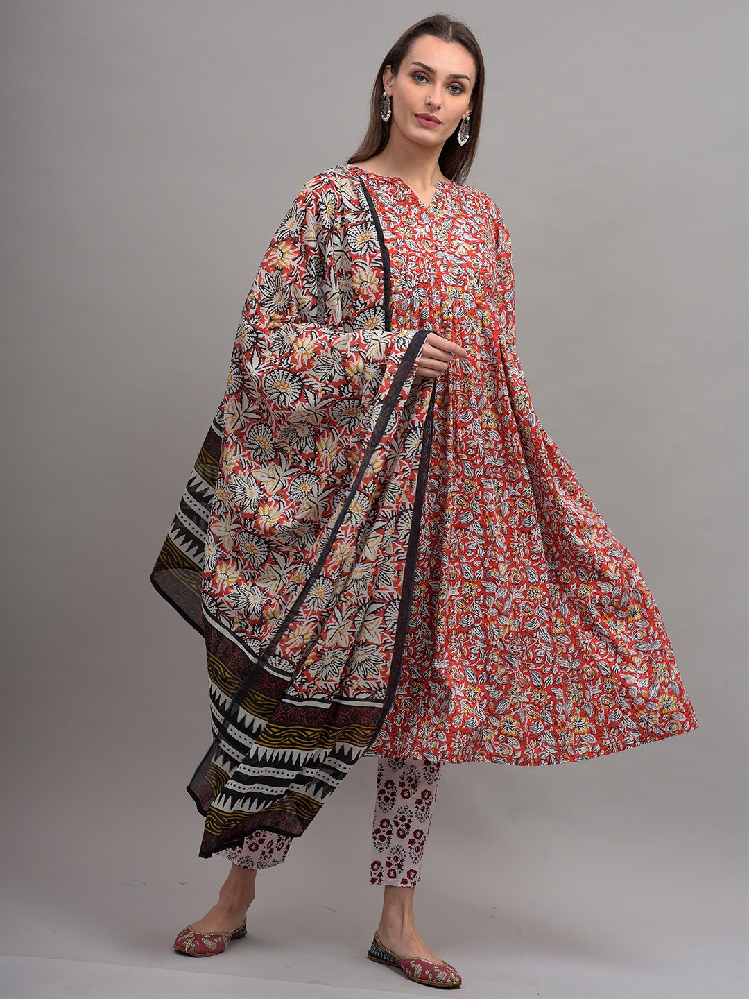 

OMASK Women Brown Floral Printed Layered Pure Cotton Kurta with Trousers & With Dupatta