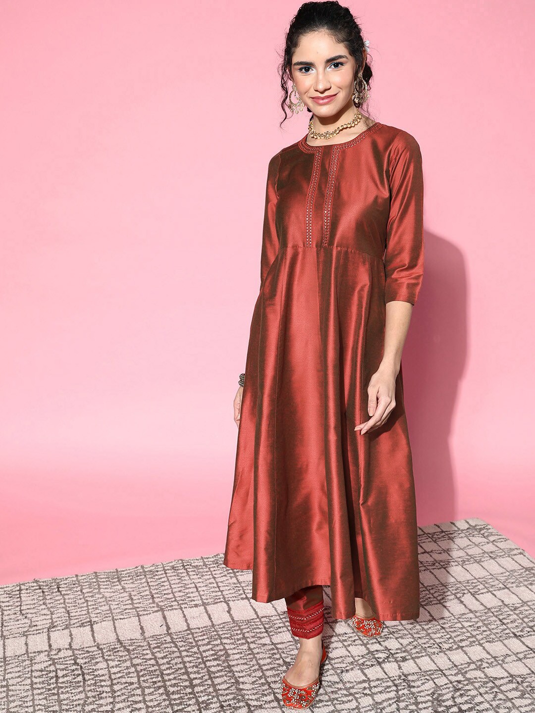 

Shae by SASSAFRAS Women Rust Solid Anarkali Kurta