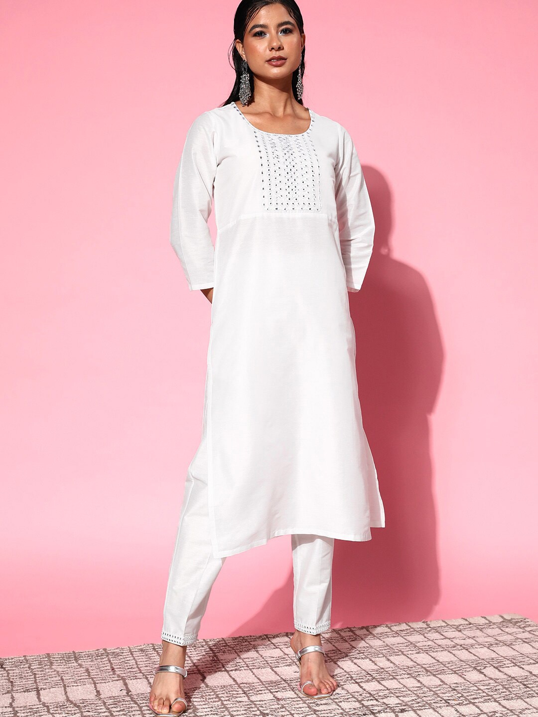 

Shae by SASSAFRAS Yoke Design Mirror Work Straight Fit Kurta, White