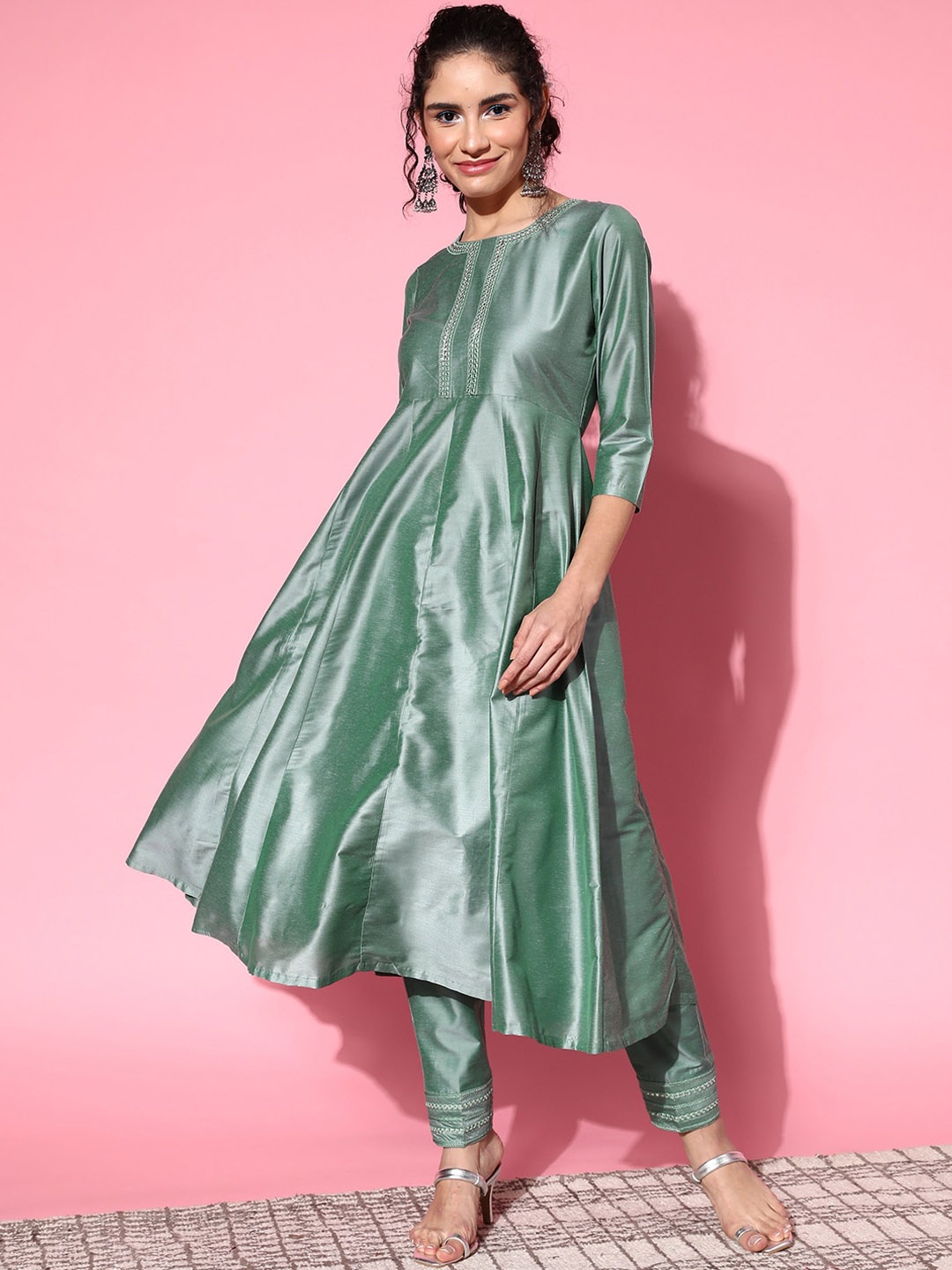 

Shae by SASSAFRAS Women Sea Green Embroidered Panelled Mirror Work Kurta with Trousers