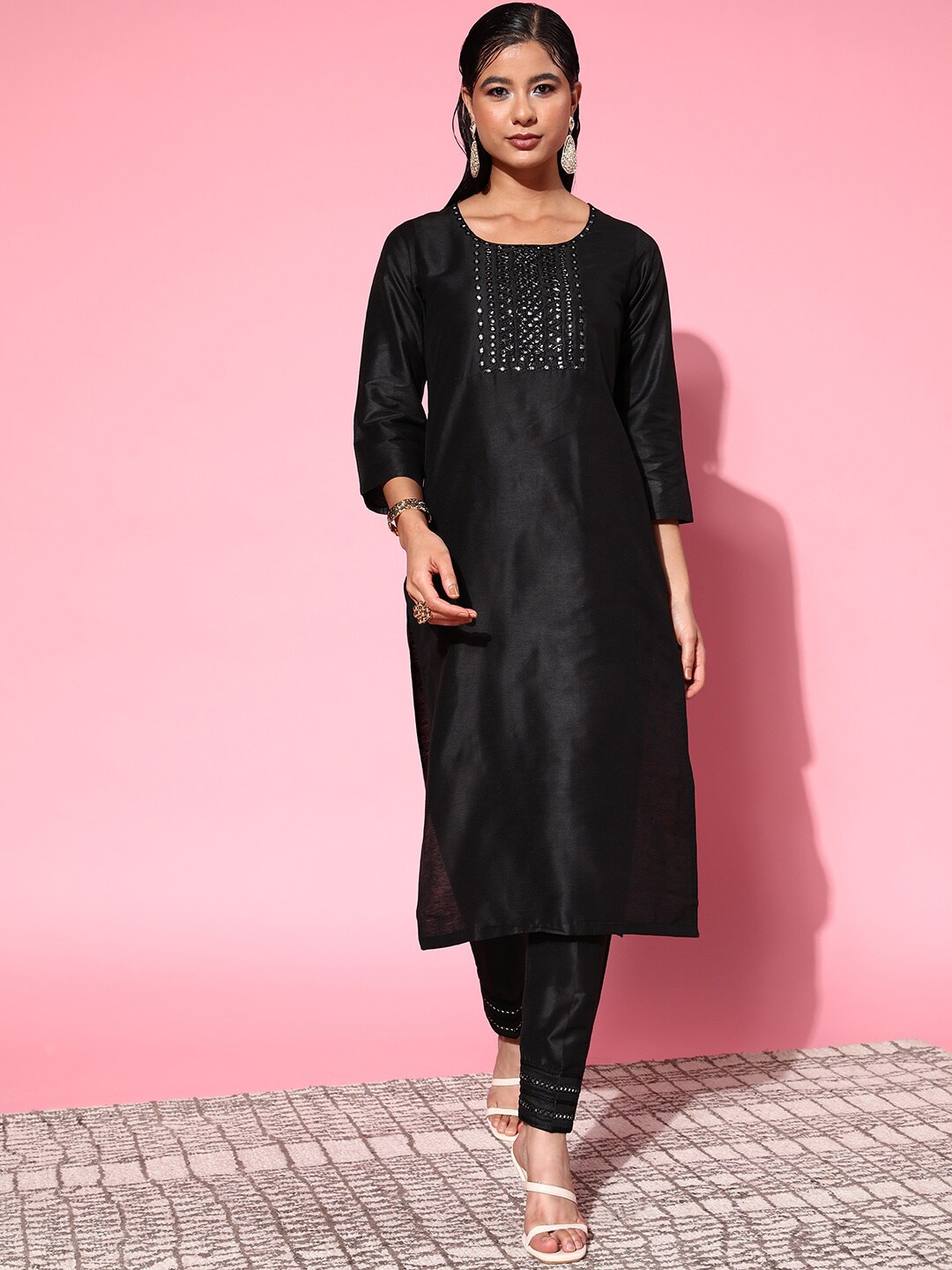 

Shae by SASSAFRAS Yoke Design Mirror Work Straight Fit Kurta, Black