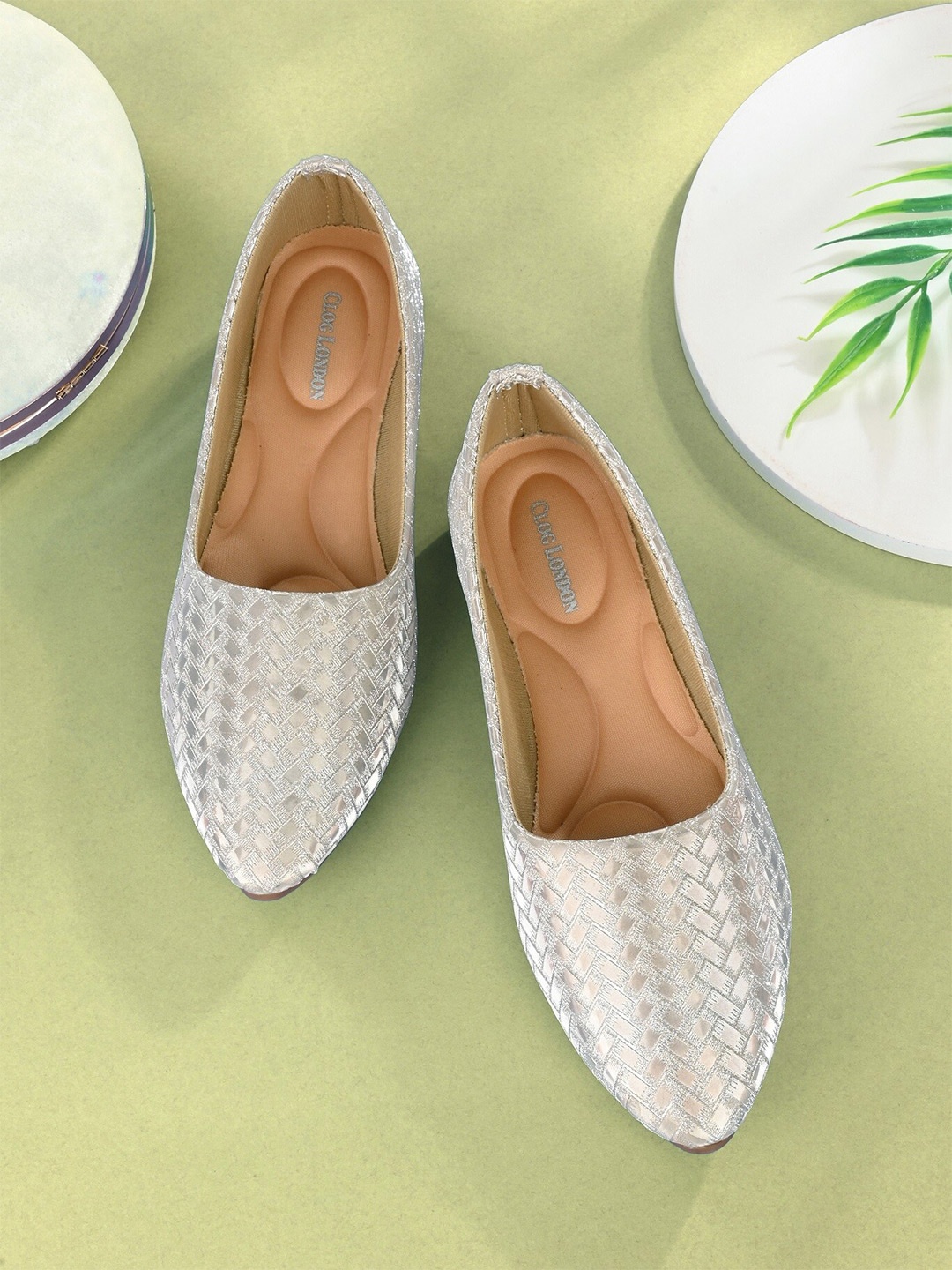 

CLOG LONDON Women Gunmetal-Toned Embellished Ballerinas Flats, Metallic