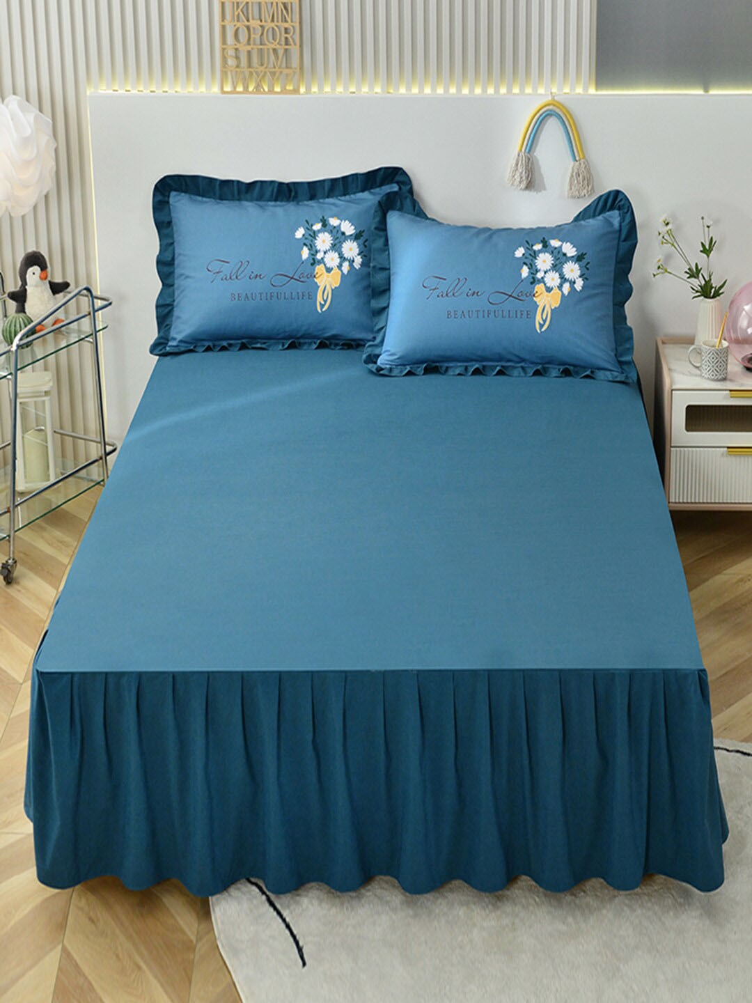 

JC Collection Blue & White Printed Double Queen Bedding Set