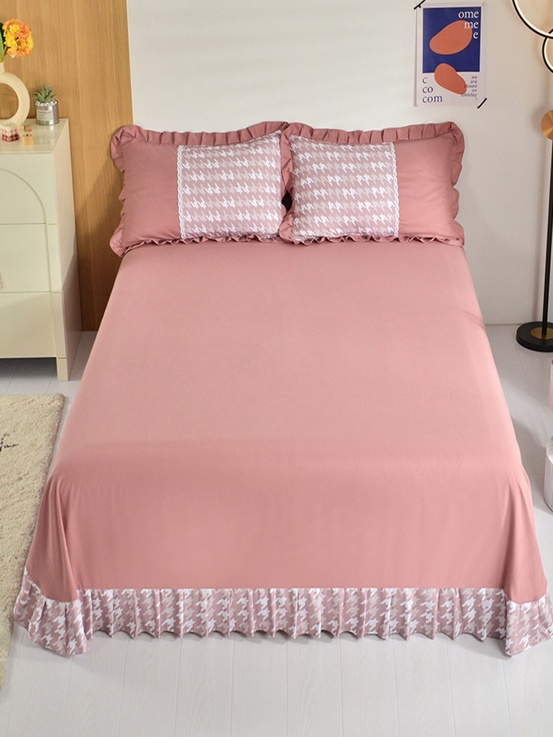 

JC Collection Pink & White Printed Bedding Set With Pillow Covers