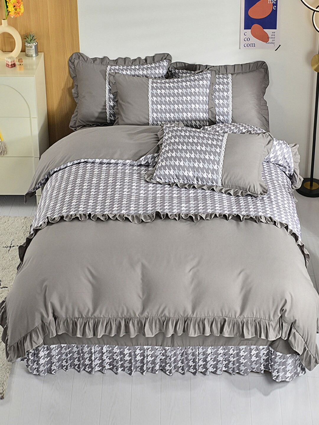 

JC Collection Grey & White Printed Double Queen Bedding Set