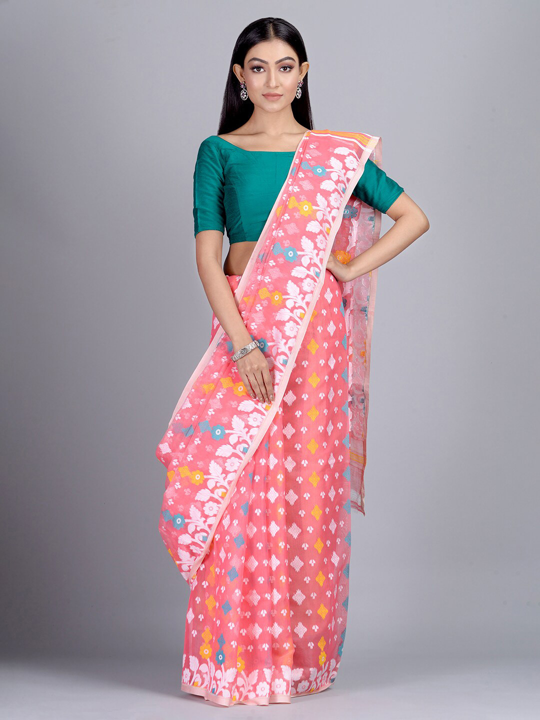 

Mitera White & Peach-Coloured Ethnic Motifs Silk Cotton Jamdani Saree