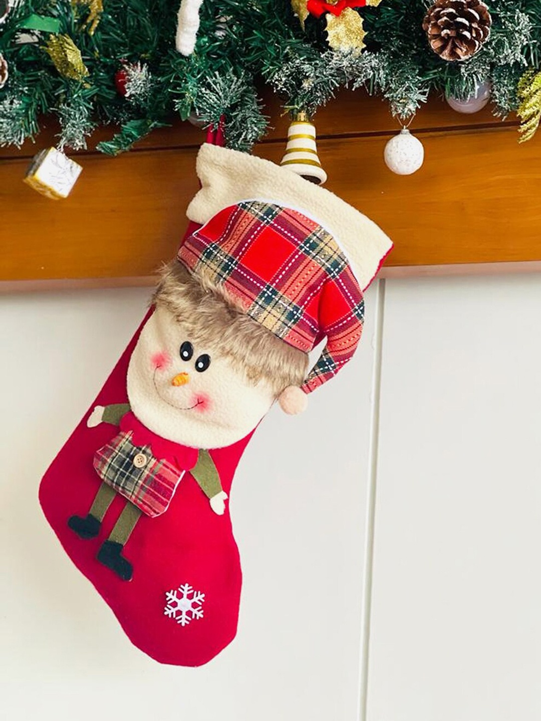 

Little Surprise Red & Cream Box LLP Kids Big Face Snowman Stockings