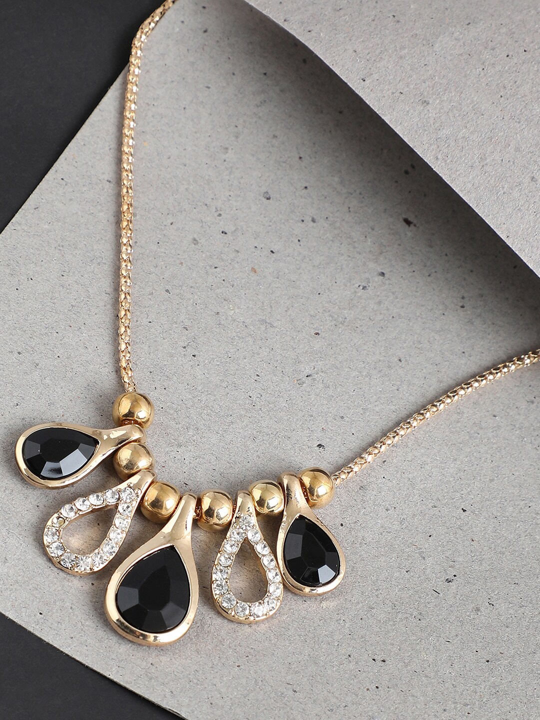 

SOHI Black & White Gold-Plated Necklace