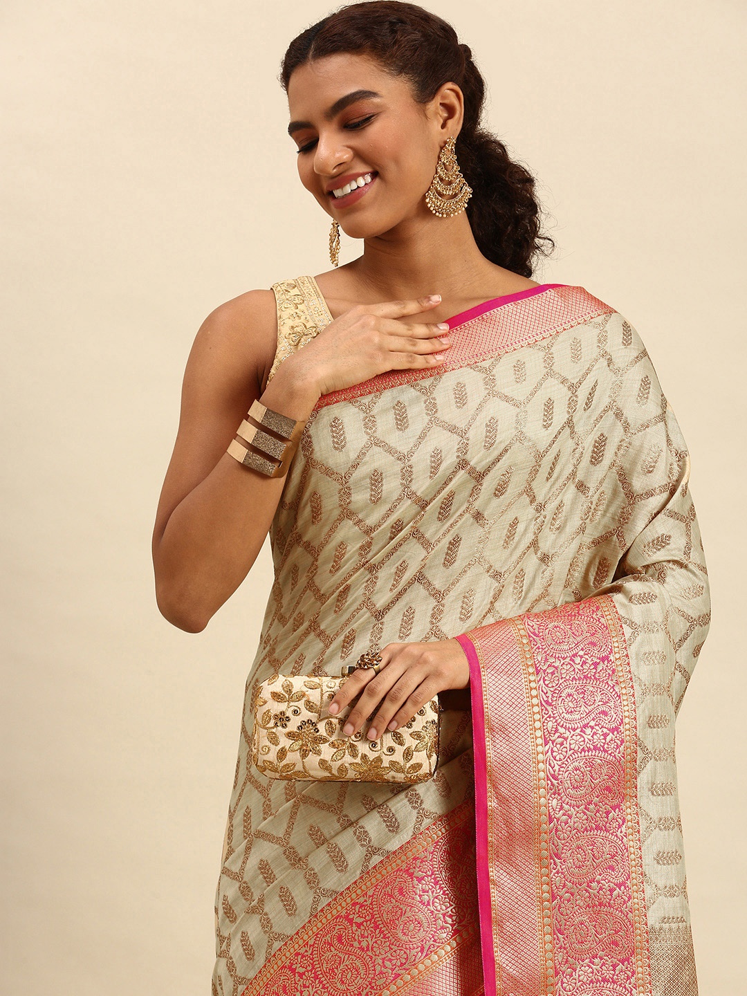 

SANGAM PRINTS Cream-Coloured & Golden Woven Design Silk Blend Saree