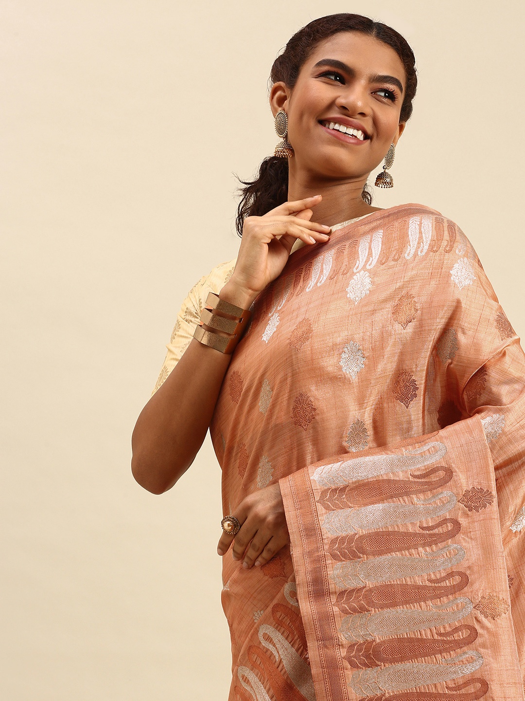 

SANGAM PRINTS Peach-Coloured & Silver Woven Design Silk Blend Saree