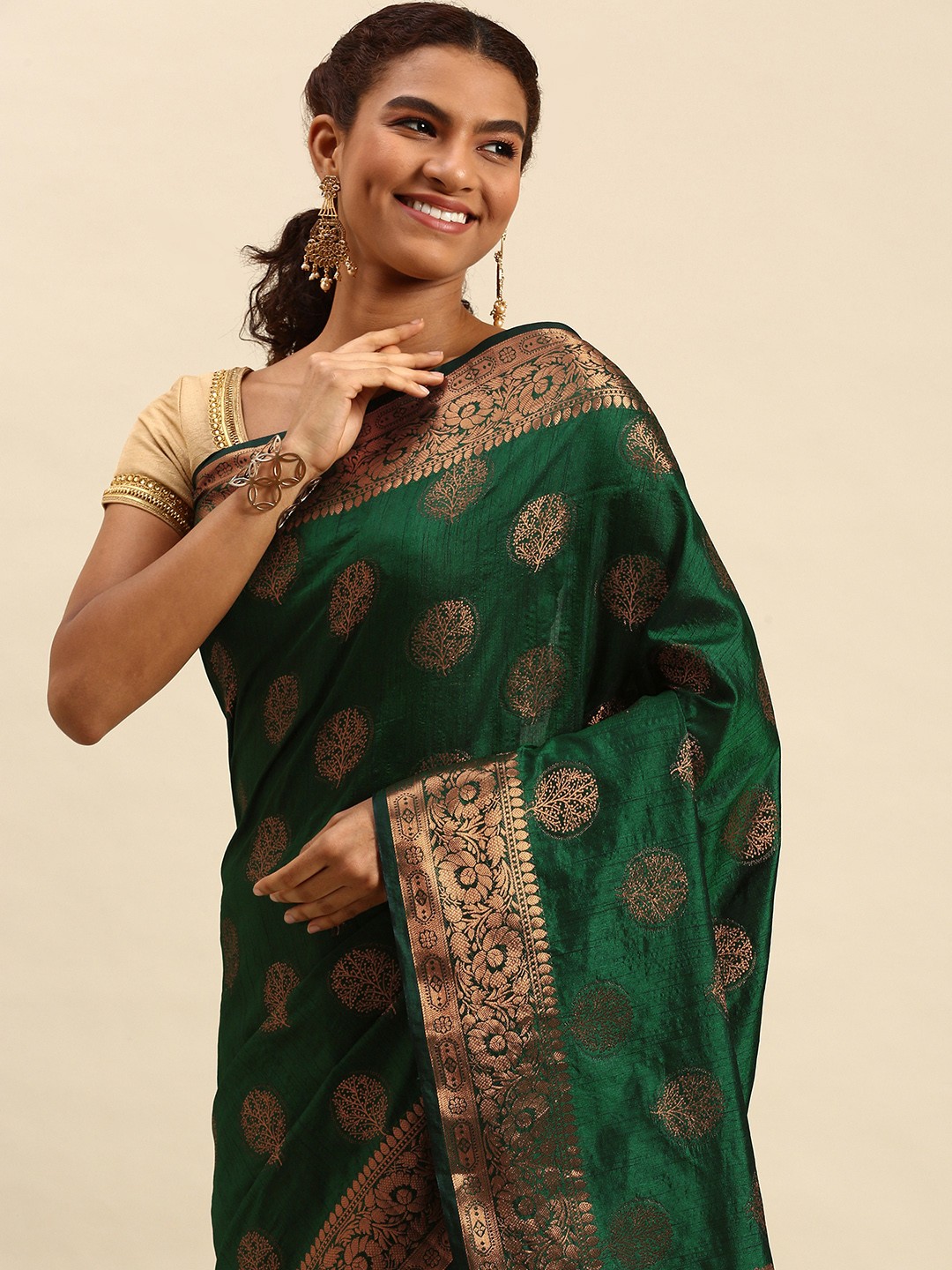 

SANGAM PRINTS Green & Golden Woven Design Silk Blend Saree