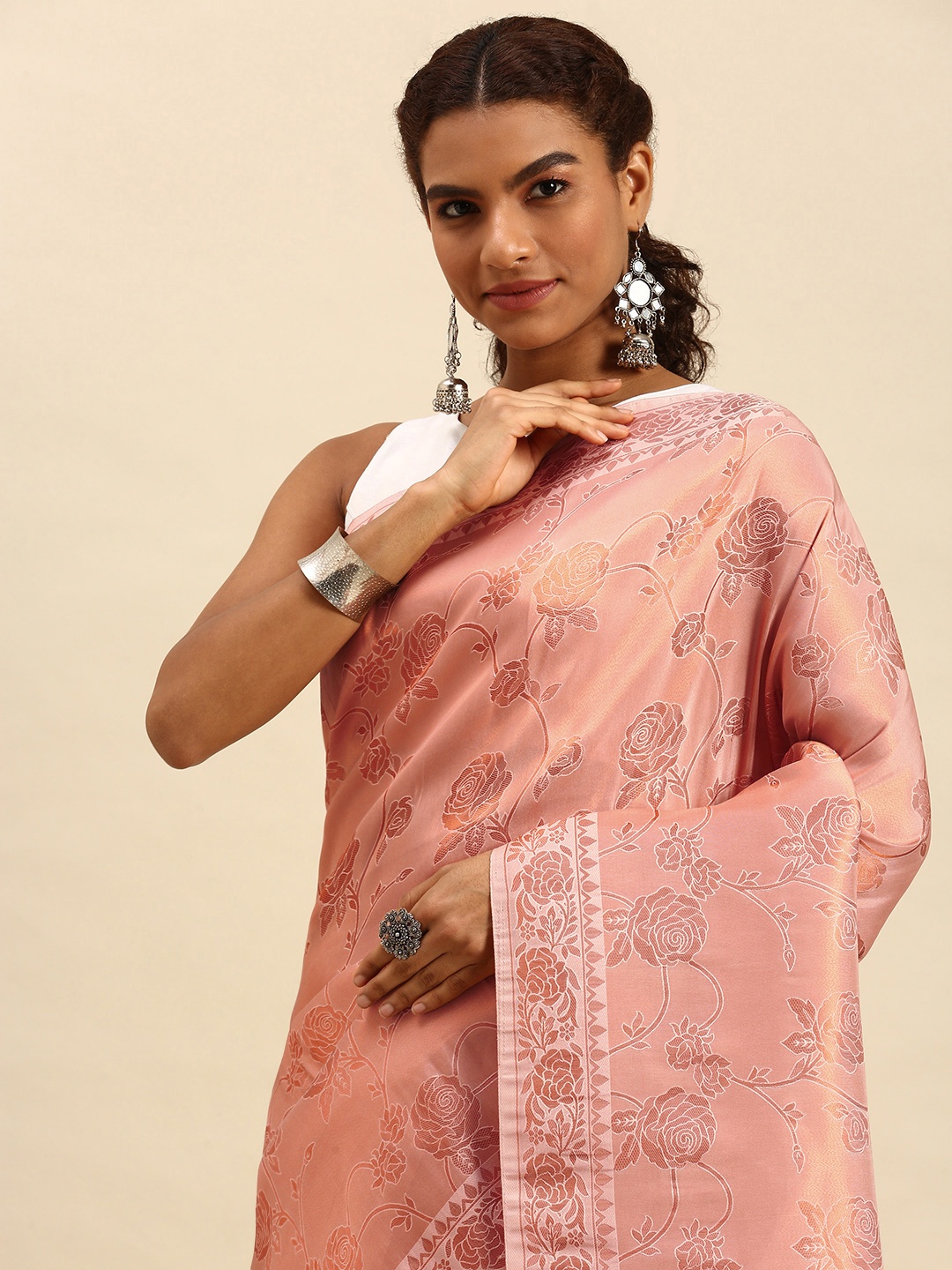 

SANGAM PRINTS Peach-Coloured Floral Silk Blend Saree