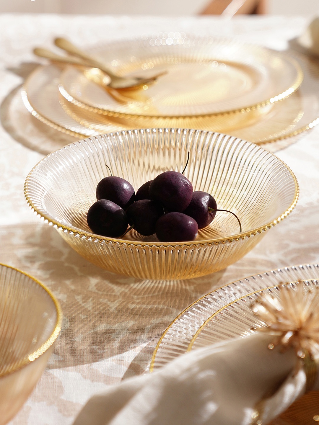 

Pure Home and Living Gold-Coloured & White Rimmed Serveware Bowl