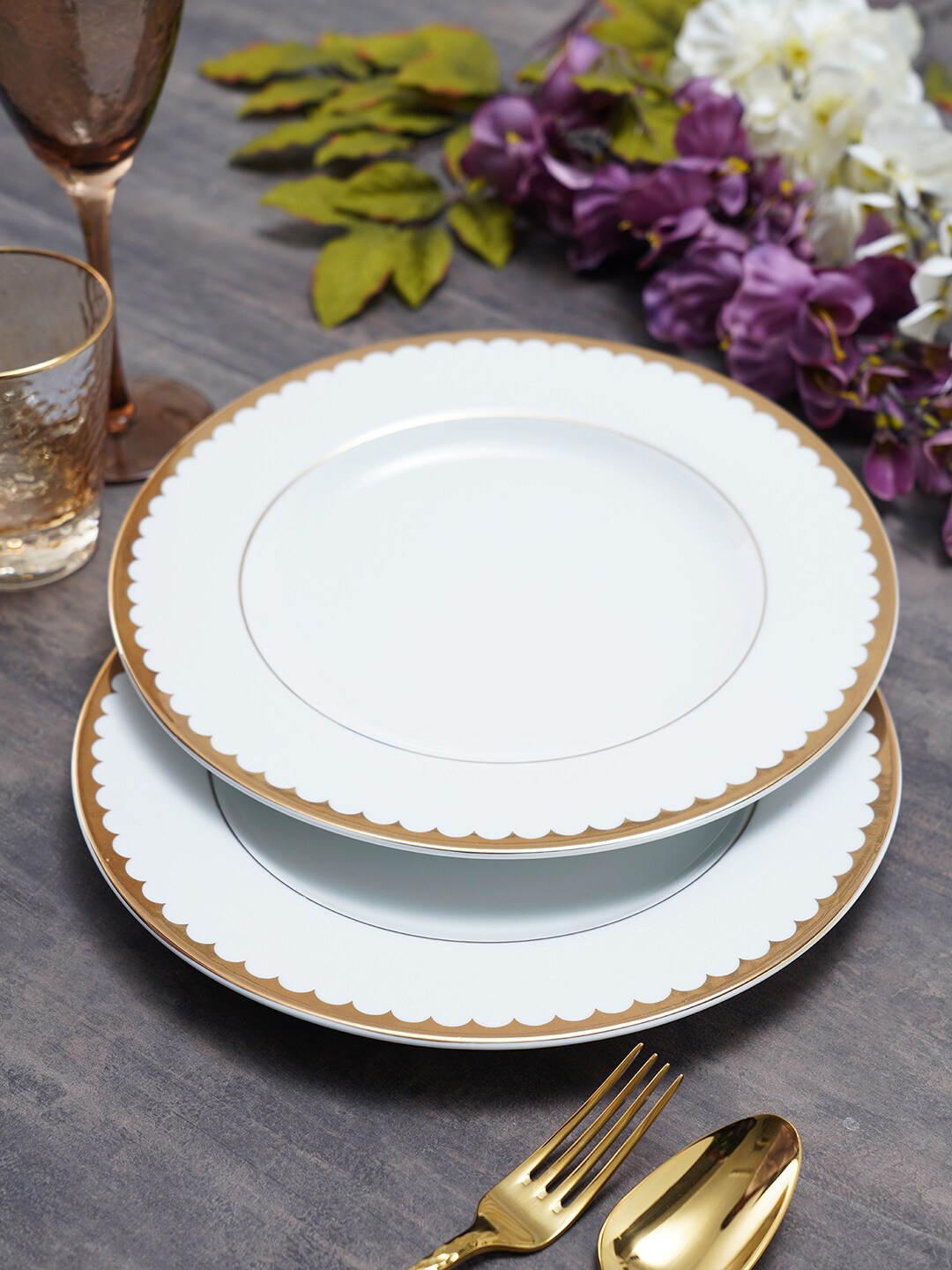 

Pure Home and Living Set of 2 Gold-Toned & White Porcelain Matte Plates