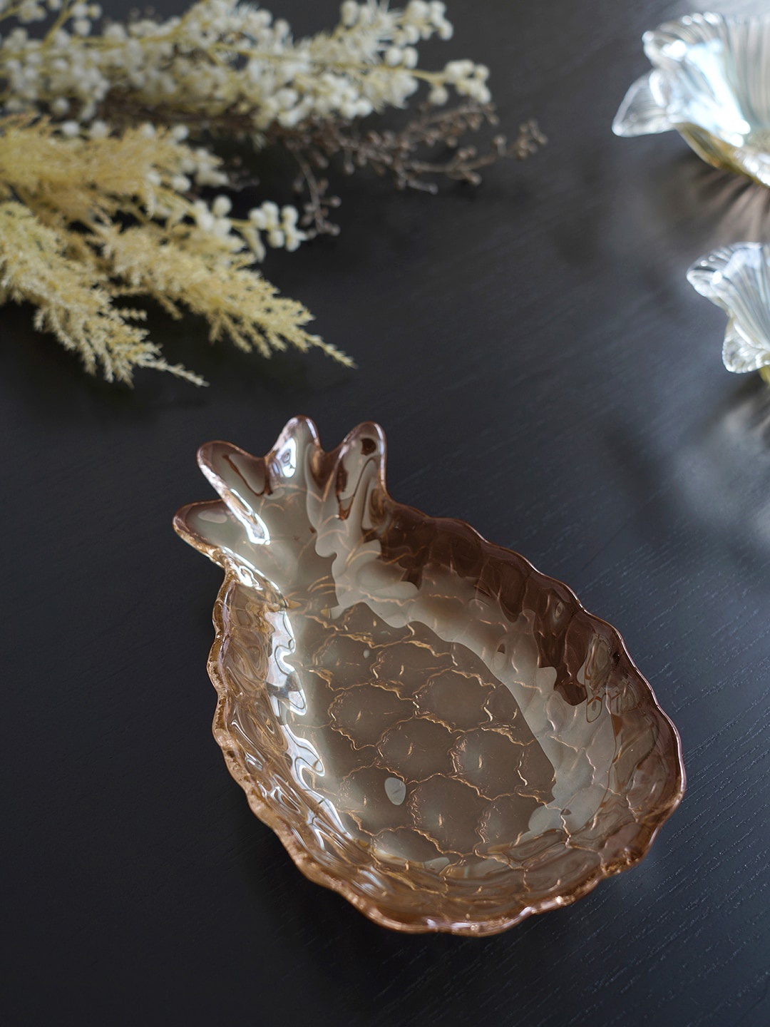 

Pure Home and Living Brown Textured Glass Pineapple Food Platter