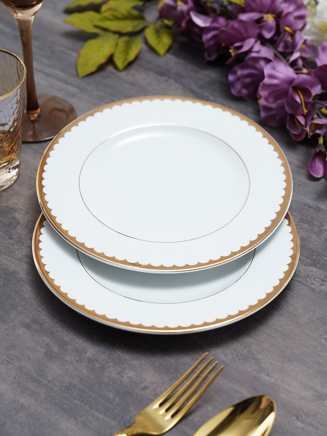 

Pure Home and Living Set of 2 White & Gold-Colored Scallop Design Dessert Plate