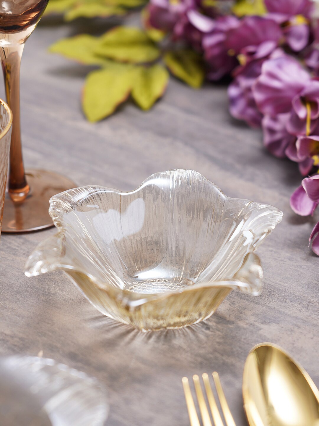 

Pure Home and Living Brown Textured Flower Serving Bowl
