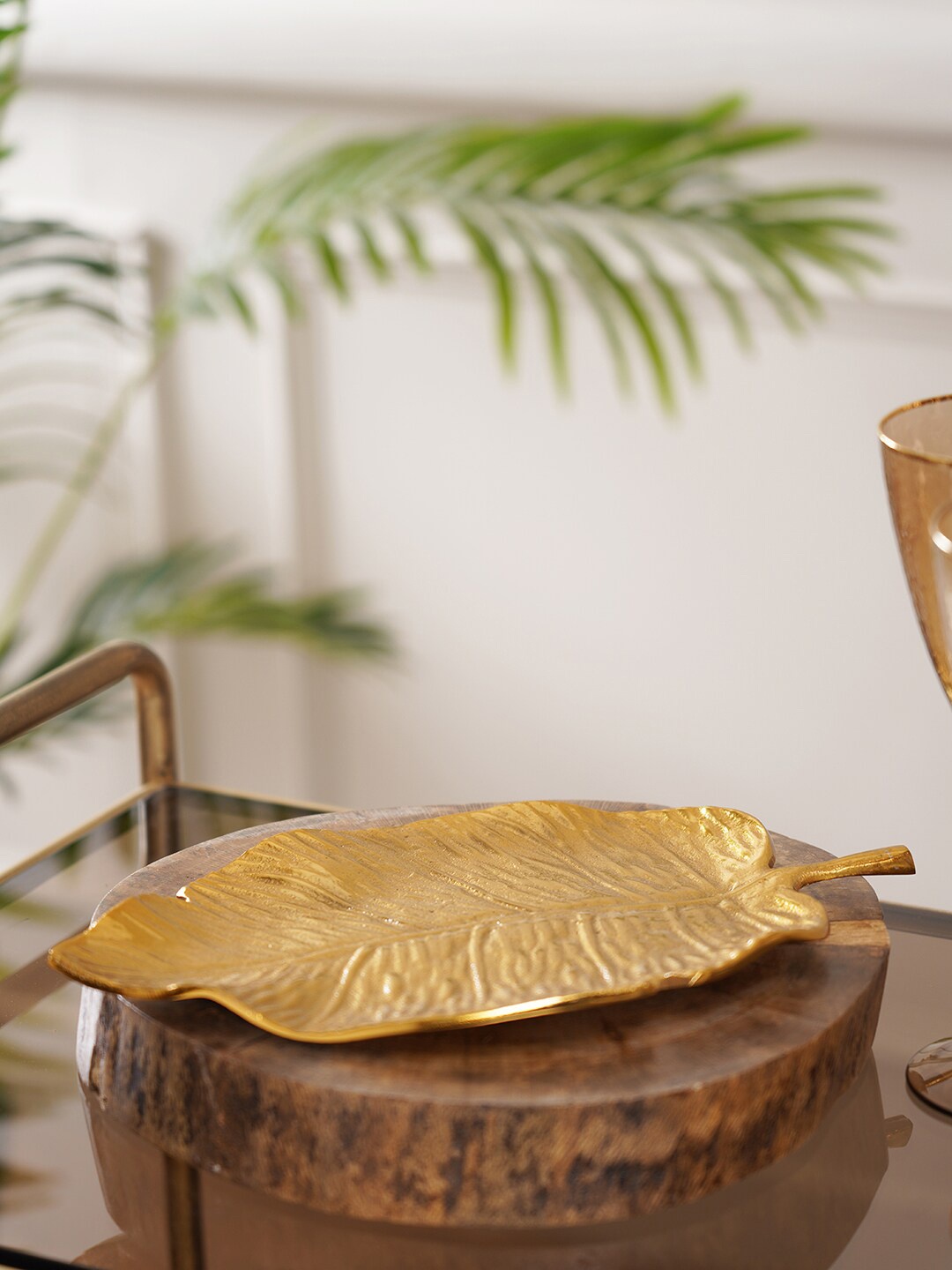 

Pure Home and Living Gold-Toned Textured Leaf Serving Platter