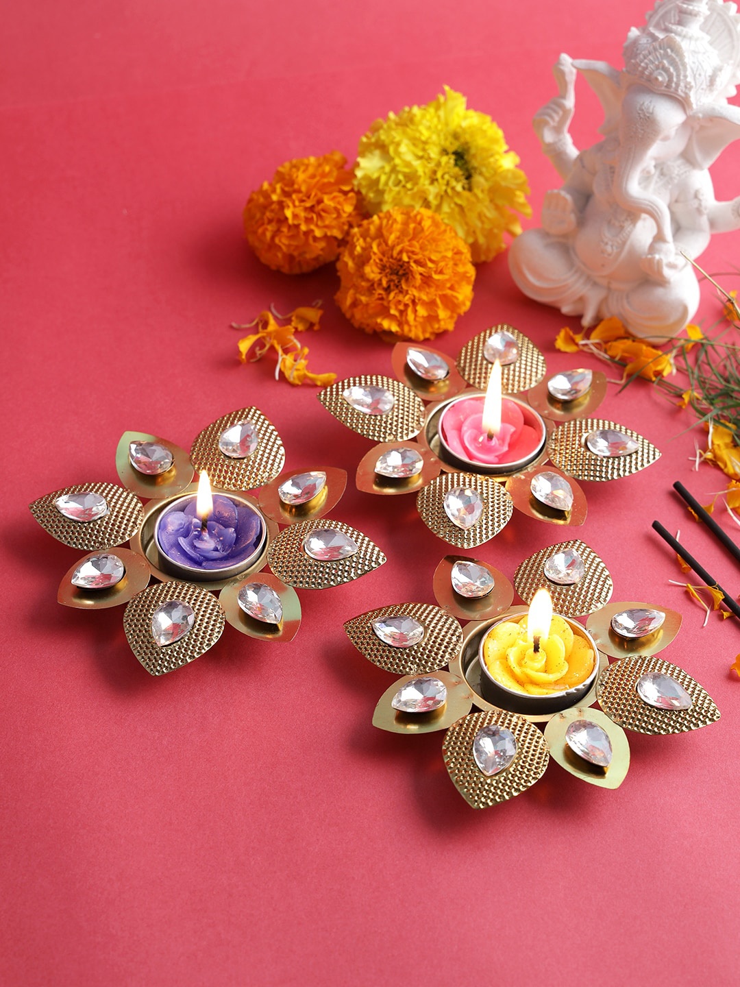 

Aapno Rajasthan Set Of 3 Floral Design Diya, Gold