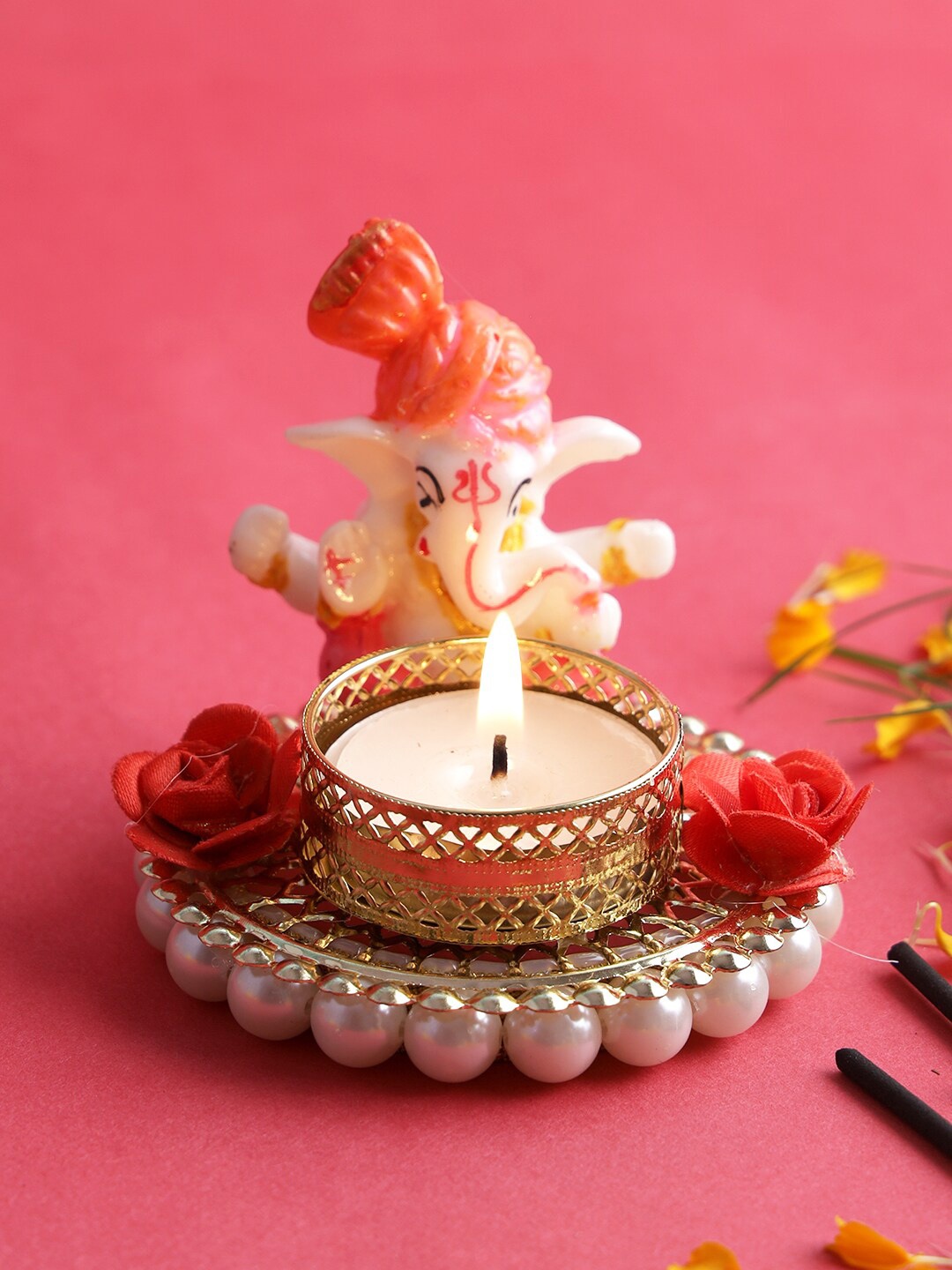 

Aapno Rajasthan Gold-Toned & White Textured Ganesha Diya