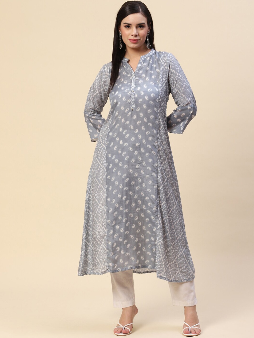 

Meena Bazaar Women Grey Floral Printed Flared Sleeves Kurta