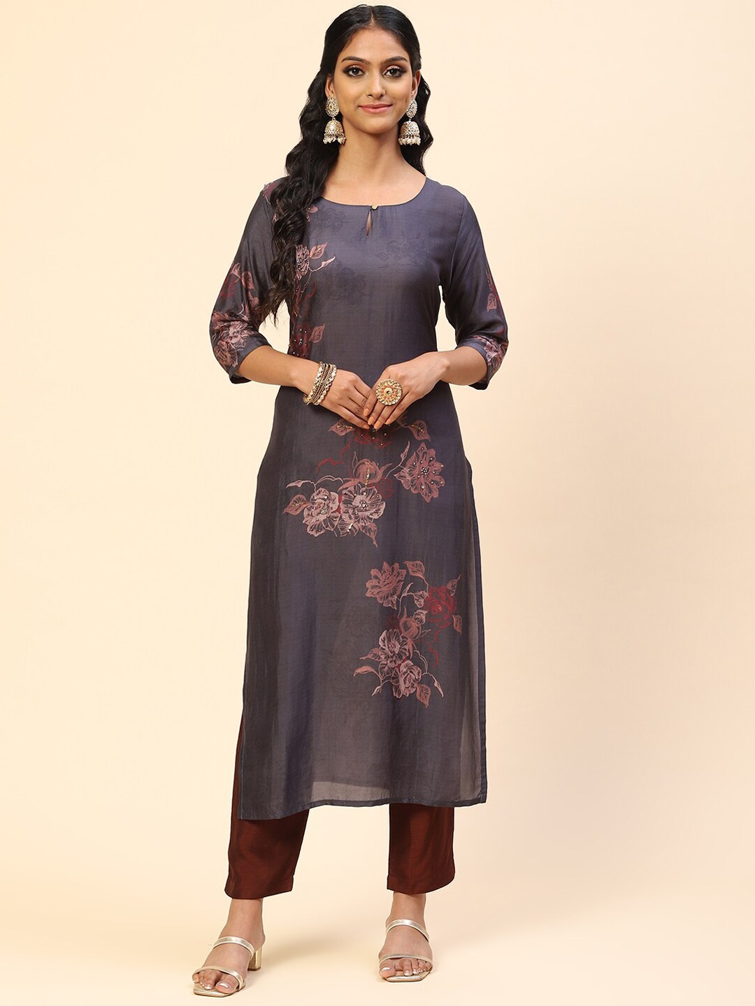 

Meena Bazaar Women Grey Floral Printed Kurta with Trousers