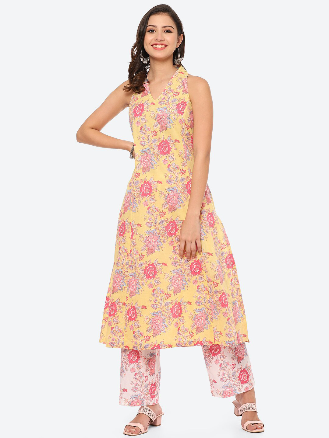 

Meena Bazaar Women Yellow Floral Printed Pure Cotton Kurta with Trousers
