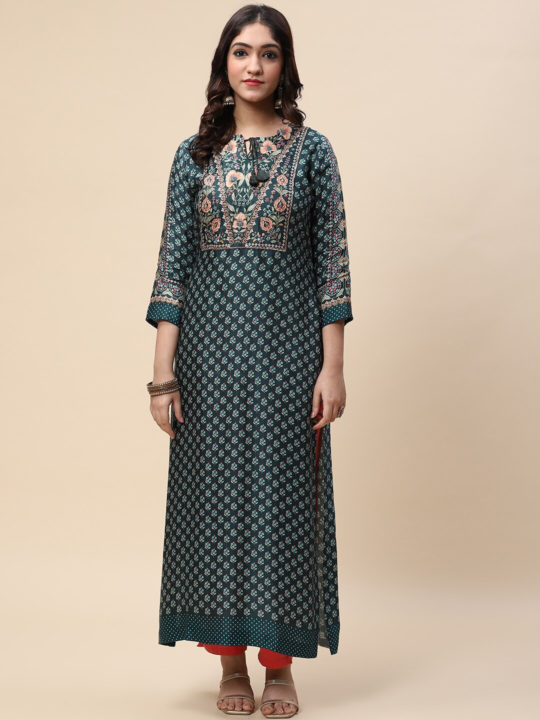 

Meena Bazaar Women Green Floral Printed Satin Kurta