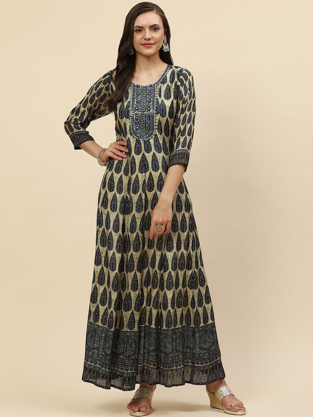 

Meena Bazaar Women Beige Paisley Printed Mirror Work Kurta
