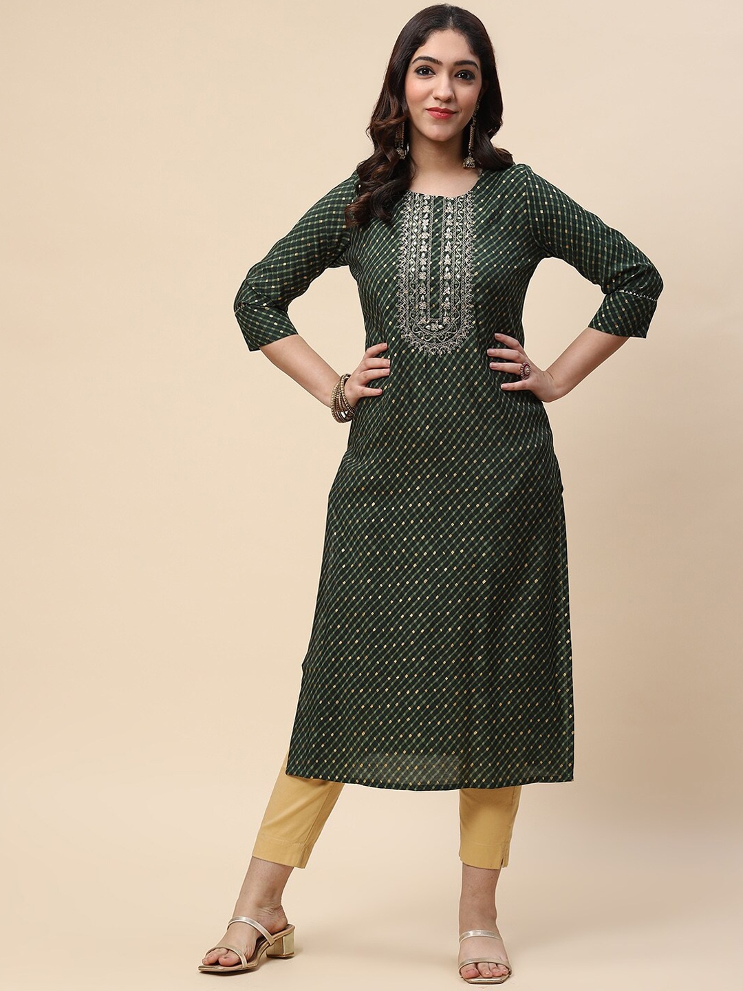 

Meena Bazaar Women Green Geometric Printed Thread Work Pure Cotton Kurta